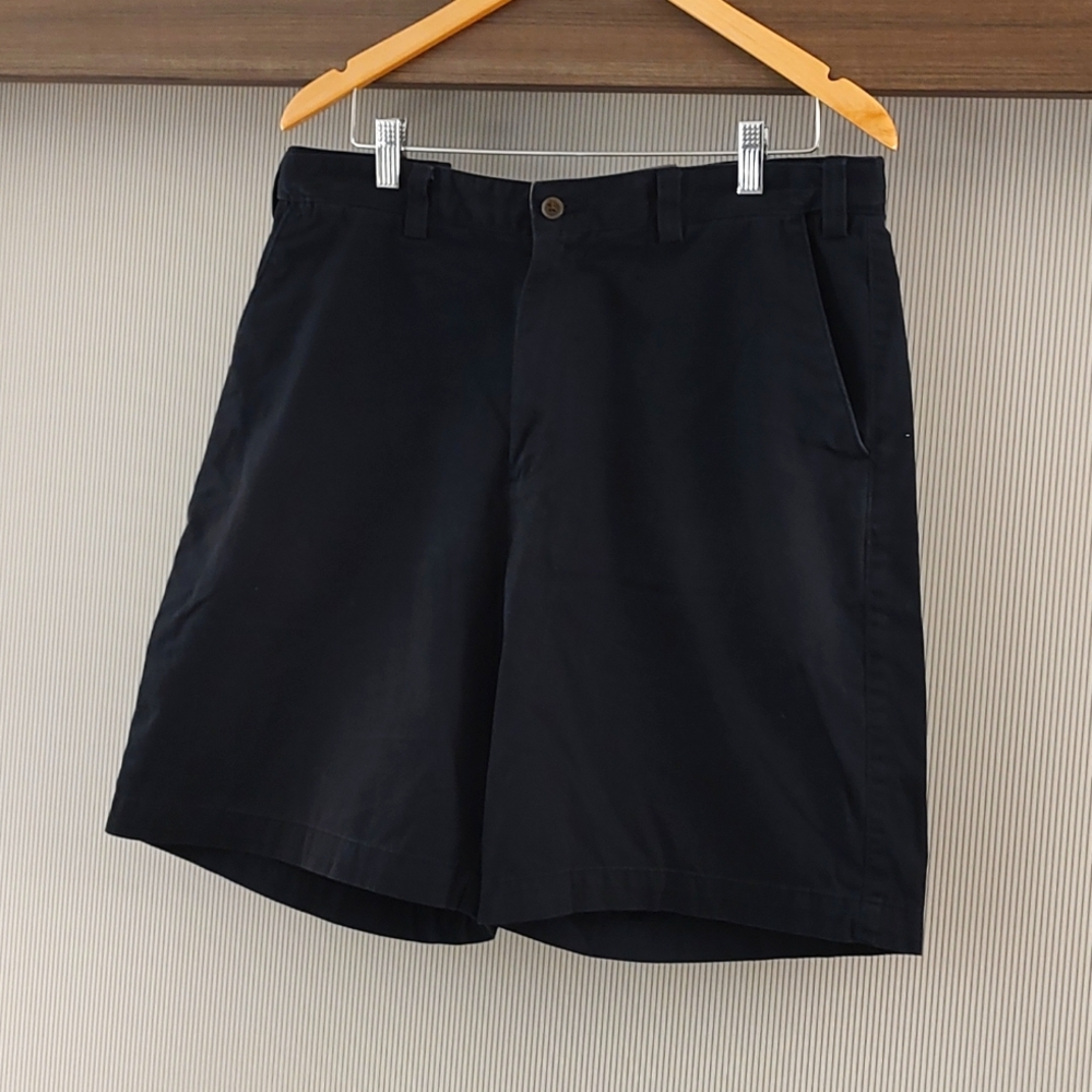 *Geoffrey Beene* Navy Golf Shorts (Waist 36) -- EUC**
